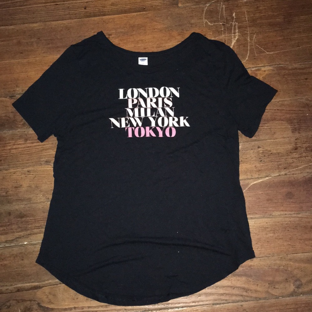 Old navy graphic t-shirt